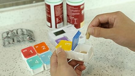 MINI tygodniowy elektroniczny dozownik leków z alarmem na 7 dni z 7 pojemnikami EDOSO